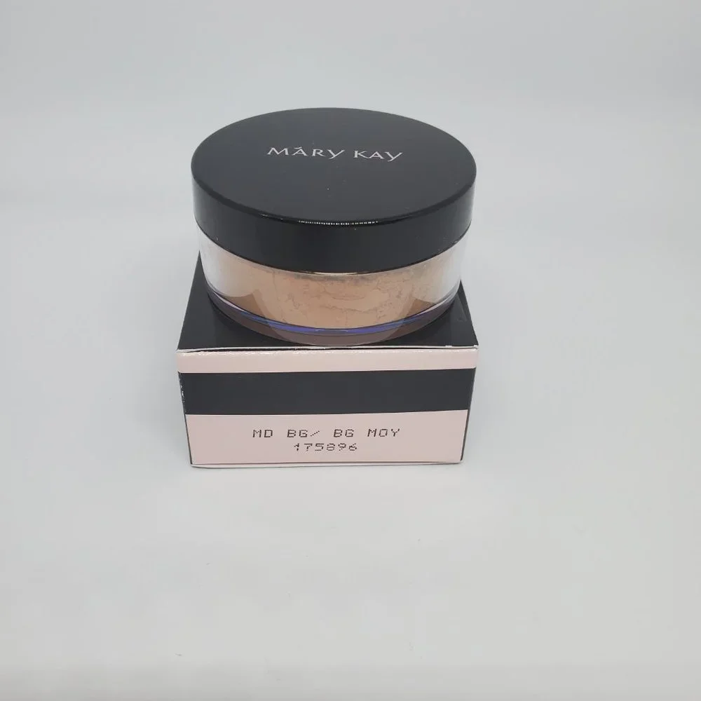 Medium Beige Silky Setting Powder - Mary Kay - NIB